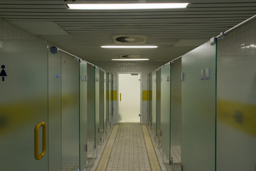 Umkleidekabinen in einer alten Thermalsoletherme in Bad Soden