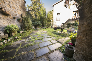 Orvieto - ottobre 2017 - vista su un giardino del borgo