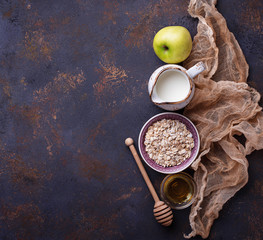 Oat, milk, honey and apple. 