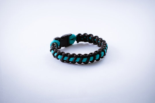 Bracelet paracord with brooch