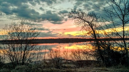 Fototapeta na wymiar Sunset on a lake in Fairmont Minnesota