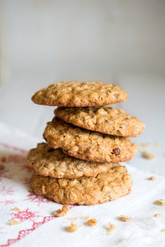 Food: healthy homemade oatmeal raisin cookies