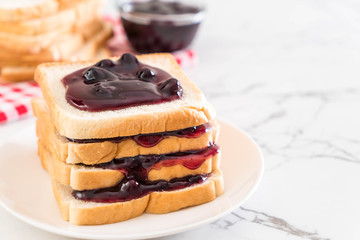 bread with blueberry jam