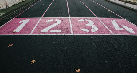 Track numbers 1-4 marked in pink