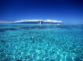 タヒチの青い海