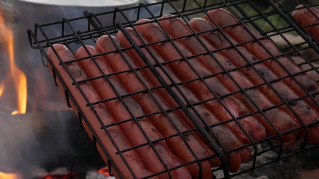 Sausages are fried at the stake