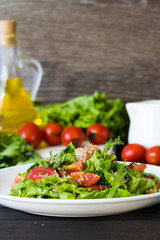Salad with tuna and mustard dressing
