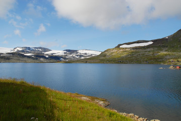 Obraz premium Norwegian mountain lake
