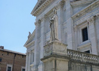 Obraz premium Urbino. Ancient statues