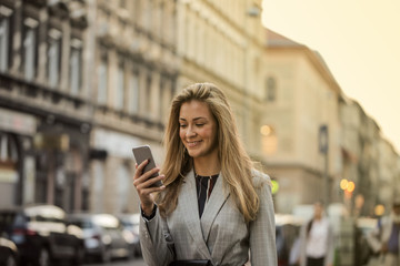 Fototapeta premium Beautiful blonde woman reading a text message