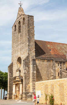 Domme. Fa&ccedil;ade de l'&eacute;glise notre dame de l'Assomption. Dordogne. Nouvelle Aquitaine