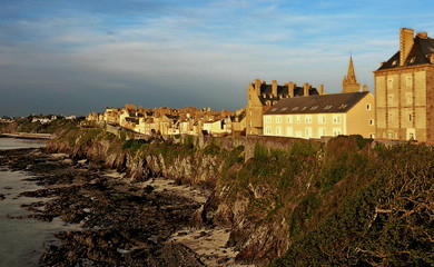 Fototapeta na wymiar Rempars de Saint Malo