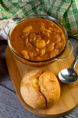 Stewed beans in tomato sauce.