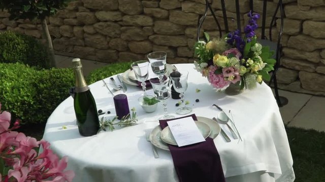 Table des mariés ou déjeuner en tête à tête en Provence