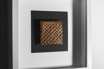 Kwadrat z miedzi na obrazie 3d na pł&oacute;tnie