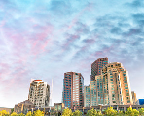 Obraz premium Melbourne skyscrapers at sunset - Victoria, Australia