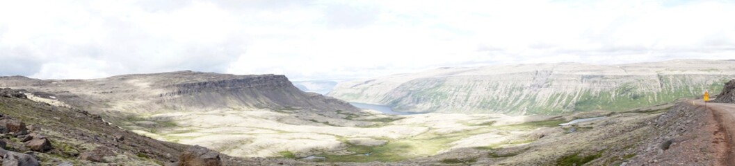 Berg- und Küstenlandschaft in den Westfjorden / Island