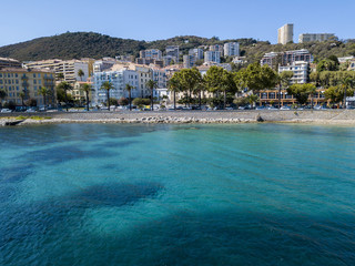 Vista aerea di Ajaccio, Corsica, Francia. Il centro città visto dal mare