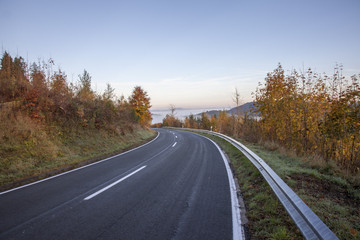 Fototapeta premium Sonnenaufgang über den Bergen des Sauerlandes