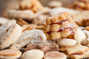 Weihnachtsgebäck mit Marmelade