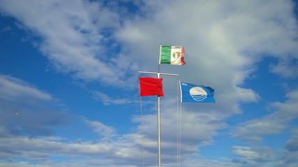 tipi di bandiere di segnalazione al mare