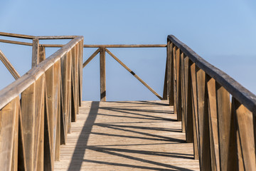 Obraz premium Detail of footbridge access to the beach
