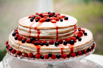Blueberry currant crimson cake