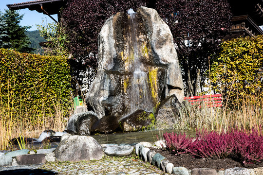 cascata roccia sasso