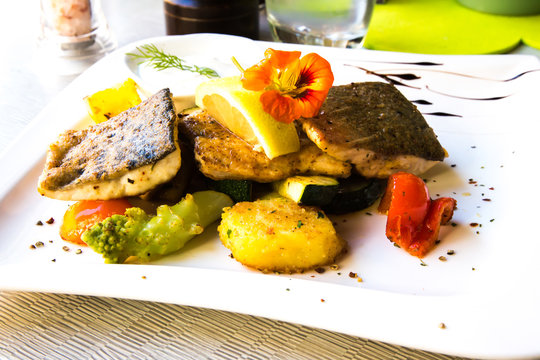 pesca pesce trota piatto cibo