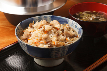 鶏ごぼうの炊き込みご飯