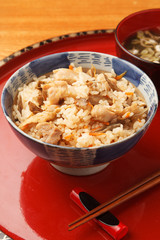 鶏ごぼうの炊き込みご飯