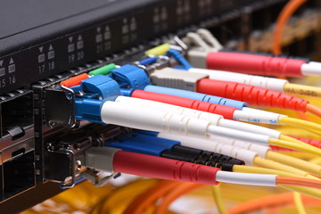 Optical network cables in data center