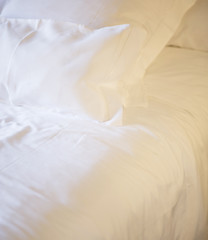 Obraz premium Luxury hotel bedroom bed