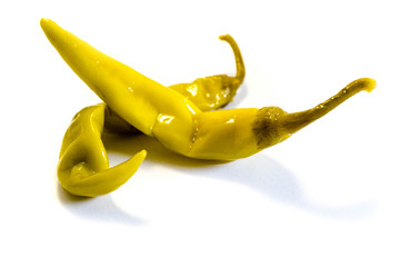 grün Peperoni peperonis isoliert freigestellt auf weißen Hintergrund, Freisteller

