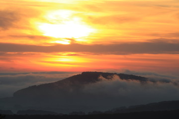 Sonnenaufgang in den Bergen