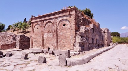 Italie Pompei chêteau d'eau briques castellum aquae