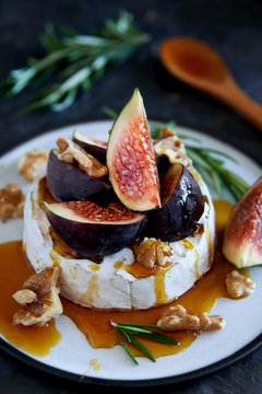 Fig and cheese appetiser or dessert