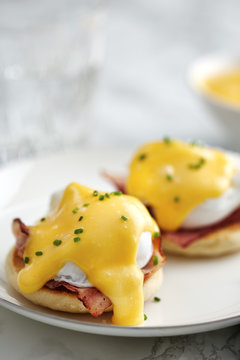 Eggs benedict