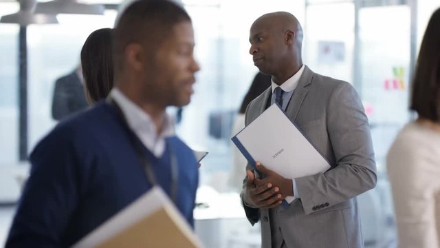  Business people at a conference meeting, chatting & meeting other delegates. 