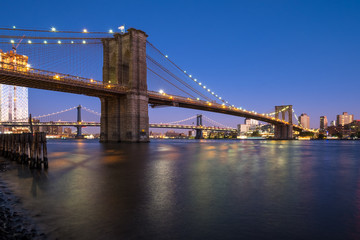 Fototapeta premium Brooklyn Bridge i Manhattan Bridge widziane z Manhattanu