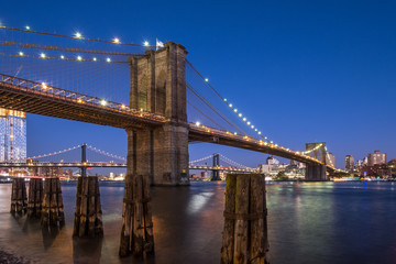 Obraz premium Brooklyn Bridge i Manhattan Bridge widziane z Manhattanu