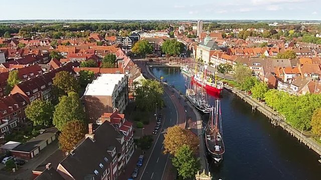 Emden Delft &uuml;berflug Richtung Rathaus 