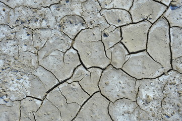Dry soil cracking