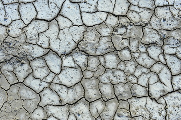 Dry soil cracking