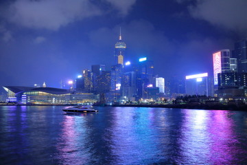 Fototapeta premium 夜の香港島埠頭