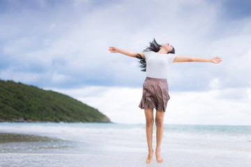 Obraz premium Beautiful Asian woman vacation on beach of Thailand