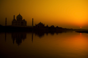 Obraz na płótnie Canvas Taj Mahal sunset