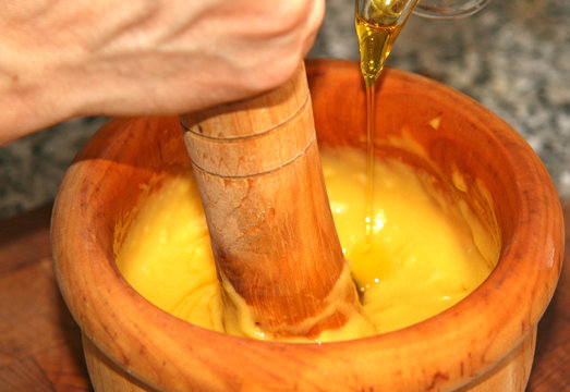 Preparar salsa alioli (all i oli)