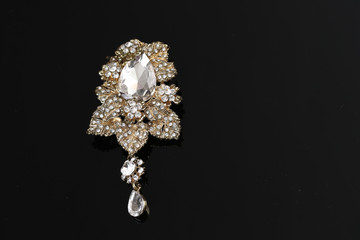 diamond on flower gold brooch