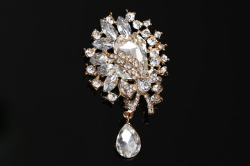diamond on flower gold brooch
